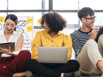 Programa oferece 100 bolsas na área de tecnologia para formação de jovens