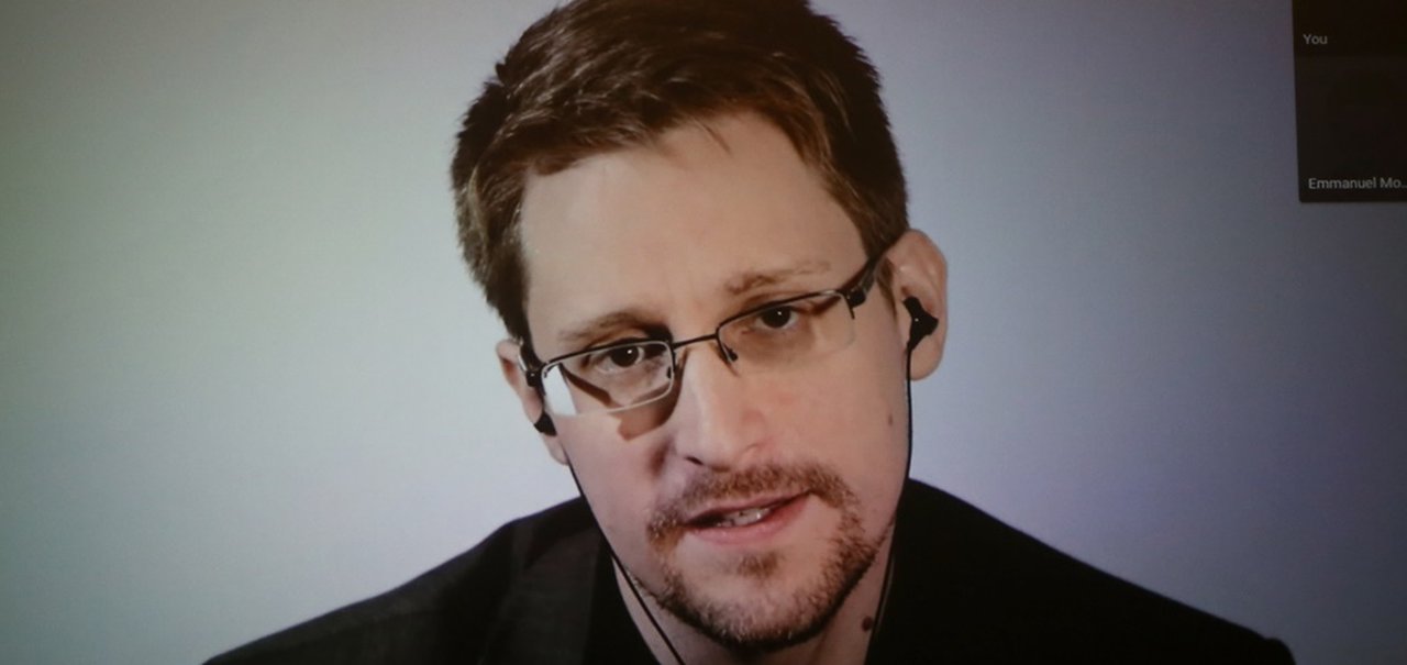 Edward Snowden recebe cidadania russa do presidente Vladimir Putin