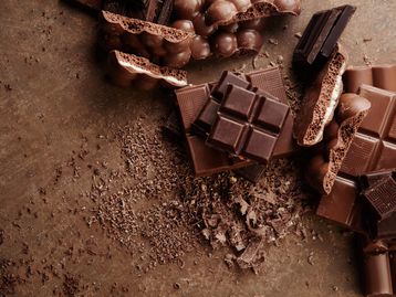 Garoto recolhe lotes de chocolates que podem conter pedaços de vidro