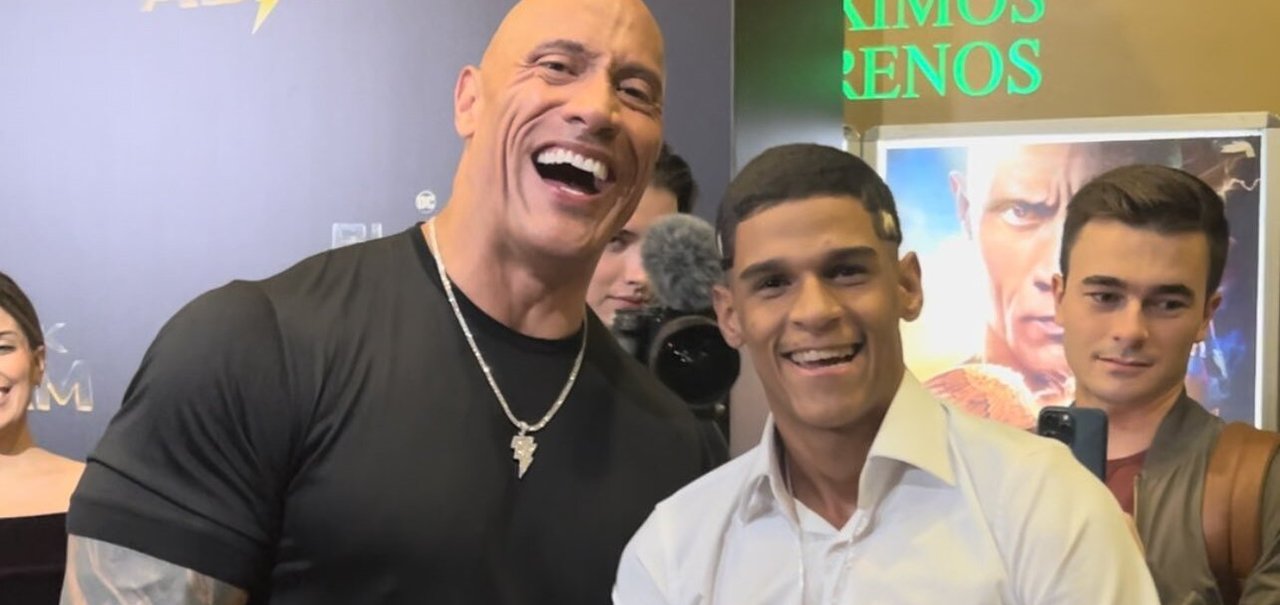 Adão Negro: The Rock e Luva de Pedreiro brincam na estreia do filme; veja!