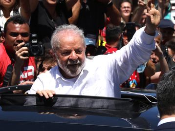 Lula é eleito presidente do Brasil com 50,90% dos votos