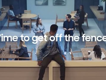 Samsung tira sarro da Apple em novo comercial; veja o vídeo
