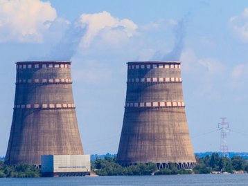 Usina nuclear na Ucrânia é atingida por explosões