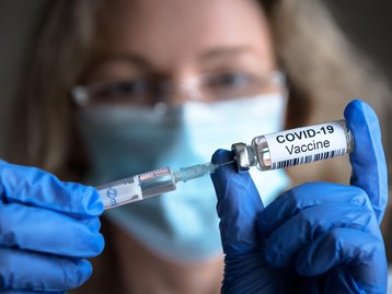 Vacinas bivalentes contra covid-19 são aprovadas pela Anvisa