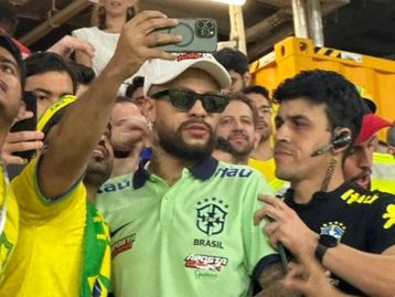 Sósia do Neymar faz sucesso nas redes e atrai multidões no Catar