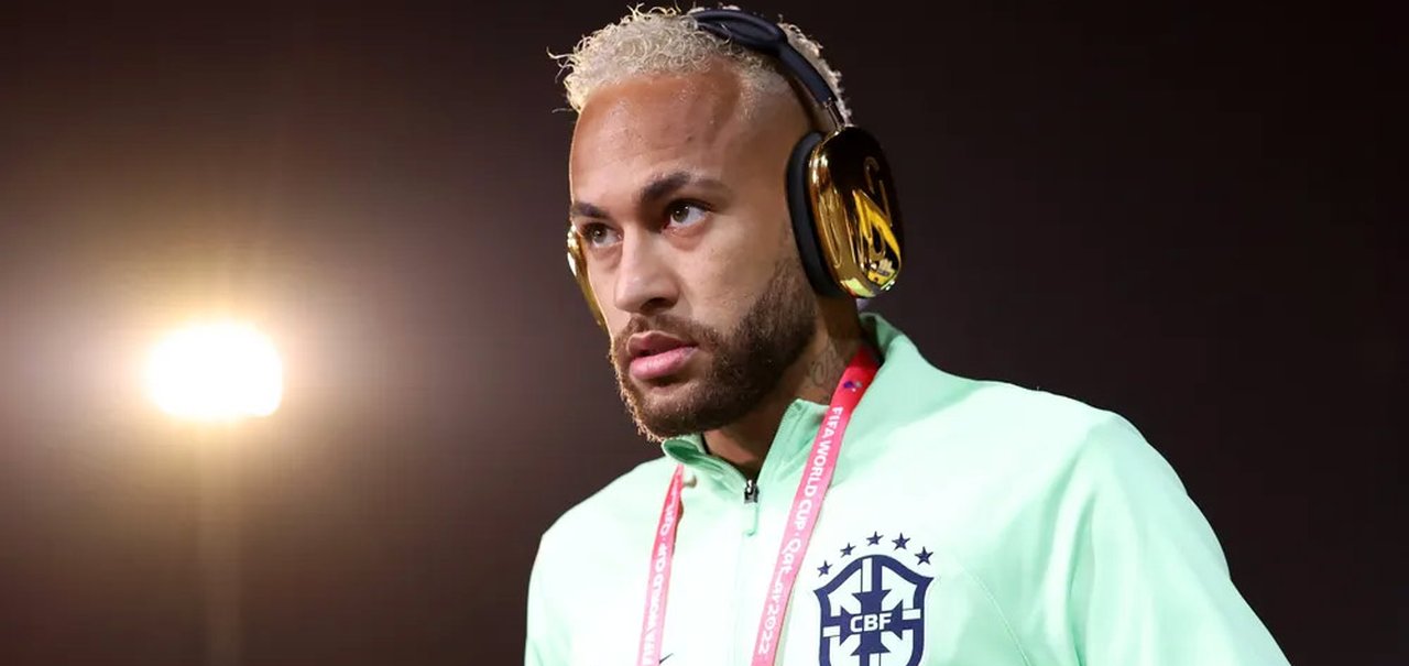 Neymar usa fone 'de ouro' customizado da Apple; veja preço