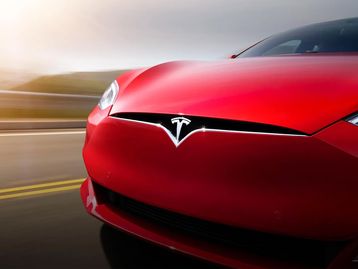 Elon Musk vende mais ações da Tesla por R$ 19 bilhões