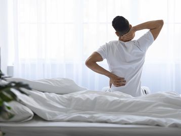 Qual é a relação entre insônia e dores na lombar? 