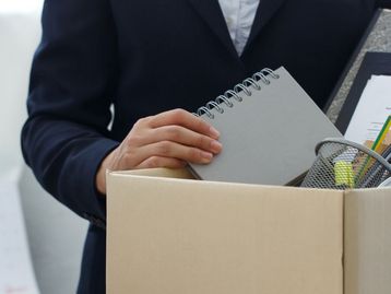 Veja 5 empresas que fizeram demissões em massa em 2022