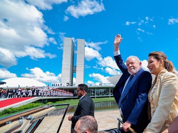 Lula exclui Petrobras, Correios e mais 5 estatais das privatizações