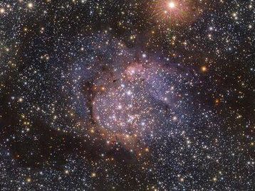 Serpente no céu revela detalhes de berçário estelar em imagem astronômica