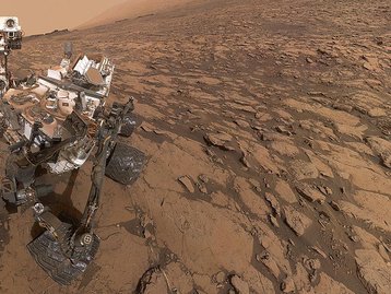 Rover Curiosity descobriu mineral rico em água em cratera de Marte