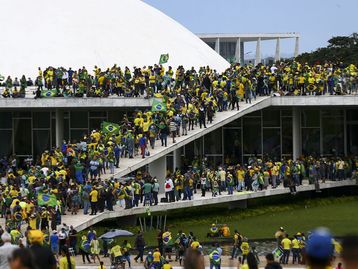 Perfil no Instagram tenta identificar invasores do Congresso