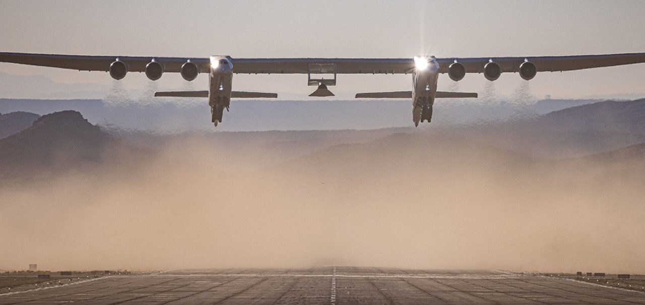 Maior avião do mundo completa teste de voo com novo recorde; veja o vídeo