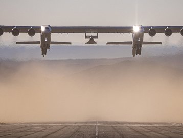 Maior avião do mundo completa teste de voo com novo recorde; veja o vídeo