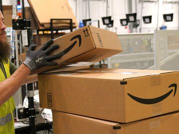 Amazon começa a comunicar demissões para 18 mil funcionários