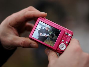 De volta aos anos 2000: câmera Cybershot é a nova moda entre jovens
