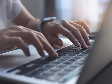 Governo quer responsabilizar as redes sociais por posts golpistas