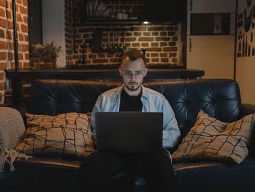 Home office paga 10% menos que trabalho presencial em SP