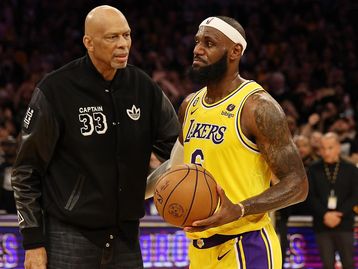 LeBron James quebra recorde na NBA e recebe homenagem do Google