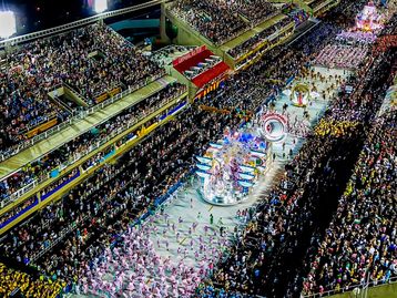 Onde e como assistir aos desfiles de Carnaval ao vivo?