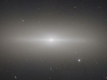 Pesquisa sugere ligação entre energia escura e buracos negros