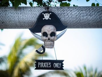 Reddit é intimado a identificar usuários que comentam sobre pirataria