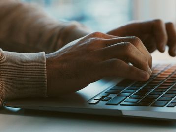 Até 60% off em computadores e acessórios na Amazon