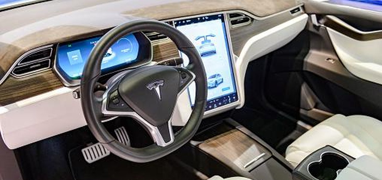 Piloto automático de Tesla estava desligado em acidente que causou mortes