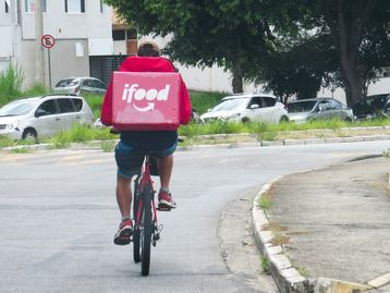 Trabalhadores de aplicativos nunca foram tão explorados, critica Lula