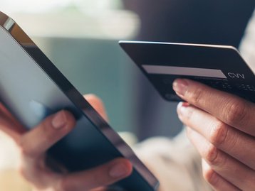 Como pagar com cartão de crédito pelo WhatsApp?