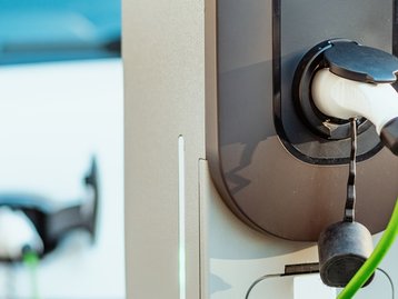 Projeto de lei prevê pontos de carga de carro elétrico em rodovias federais