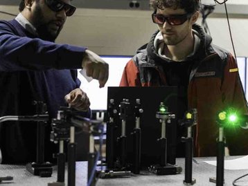 Novo material supercondutor pode revolucionar baterias e rede elétrica