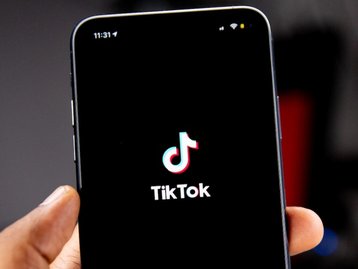 CEO do TikTok pede ajuda a usuários para evitar banimento nos EUA
