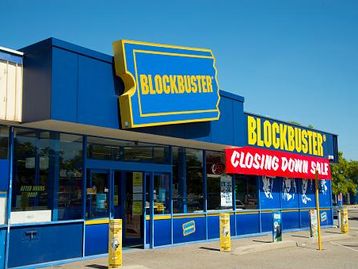 Antiga rival da Netflix, locadora Blockbuster pode retornar; entenda