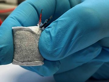 Dispositivo usa energia do açúcar do sangue para ativar bomba de insulina