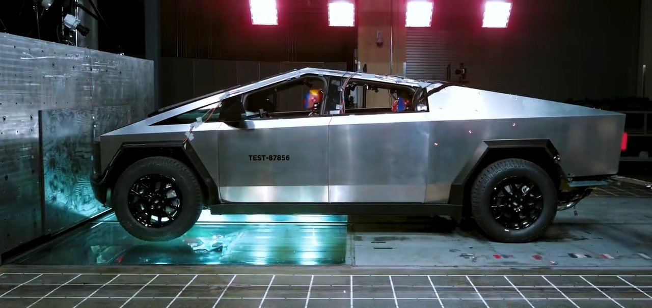 Tesla publica vídeo que quase mostra teste de impacto do Cybertruck