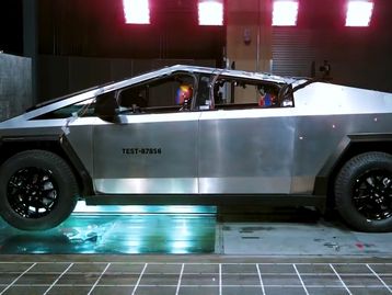 Tesla publica vídeo que quase mostra teste de impacto do Cybertruck