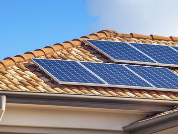 Energia solar é taxada? Entenda