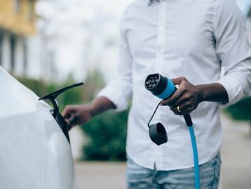 Frota de veículos elétricos no Brasil deve superar 35 milhões até 2040