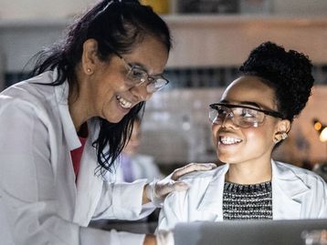 Ciência + tecnologia: o que são os famosos cursos STEM?