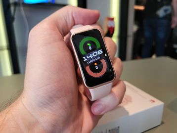 Huawei Band 8 chega ao Brasil com novo design e até 14 dias de bateria