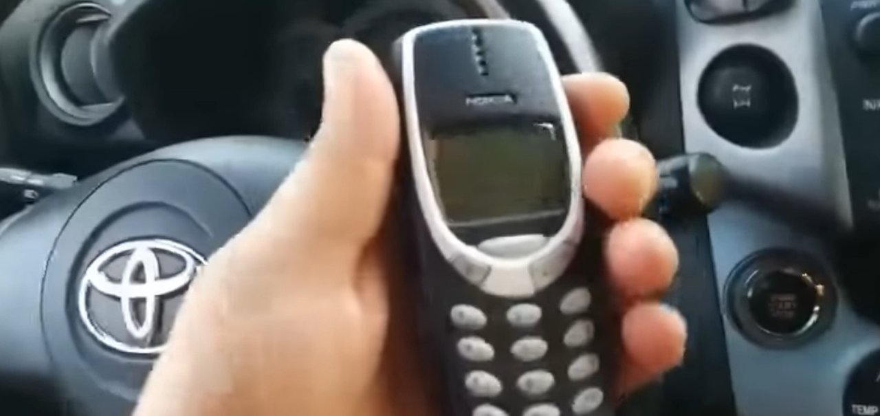 Criminosos usam réplica do Nokia 3310 e caixa de som para roubar carros