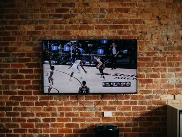 Conheça 5 Smart TVs 50 polegadas com telas finas por até R$ 2.250,00