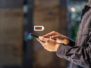 Android 14 pode copiar recurso de saúde de bateria dos iPhones