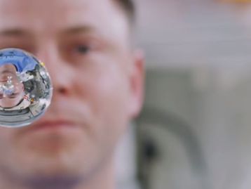 NASA alcança reciclagem de 98% da água da urina e suor de astronautas