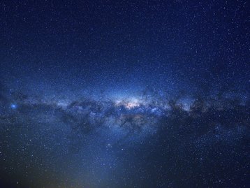 Estudo sugere explicação para alinhamento incomum de nebulosas na Via Láctea