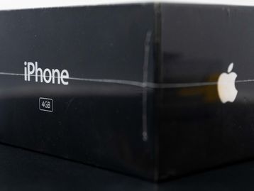 Quase R$ 1 milhão: iPhone original é leiloado e atinge novo recorde
