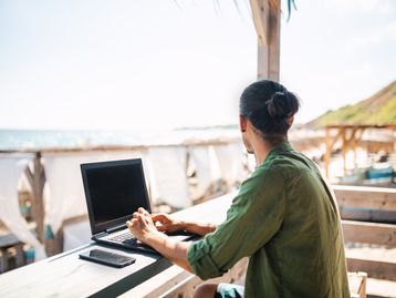 Nômade Digital: quais são os melhores destinos para trabalhar viajando