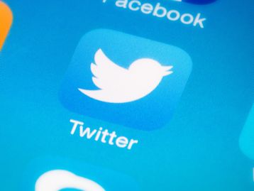 iPhones com o ícone antigo do Twitter são anunciados por até R$ 120 mil 